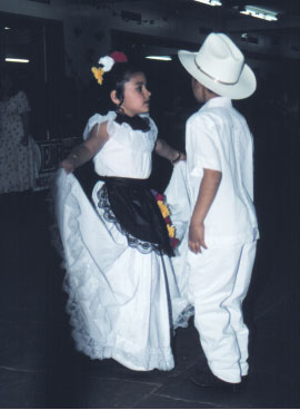 Image of Young folklorico dancers in Sioux City